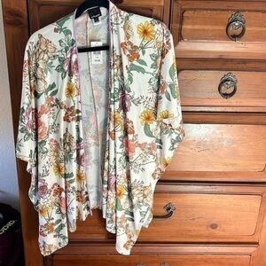Wallpapher Women’s Multi Floral One Size Wrap NWT